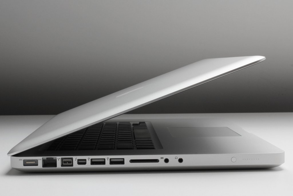 Apple MacBook Pro Core i7 2.6 15 Retina Mid 2012-**DEMO